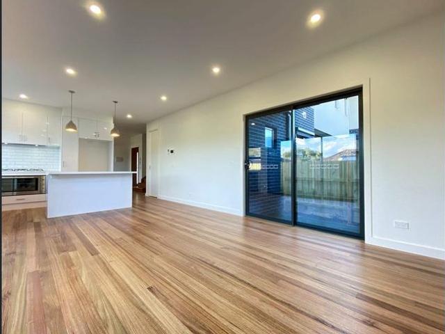 MODERN, SPACIOUS & PERFECTLY POSITIONED