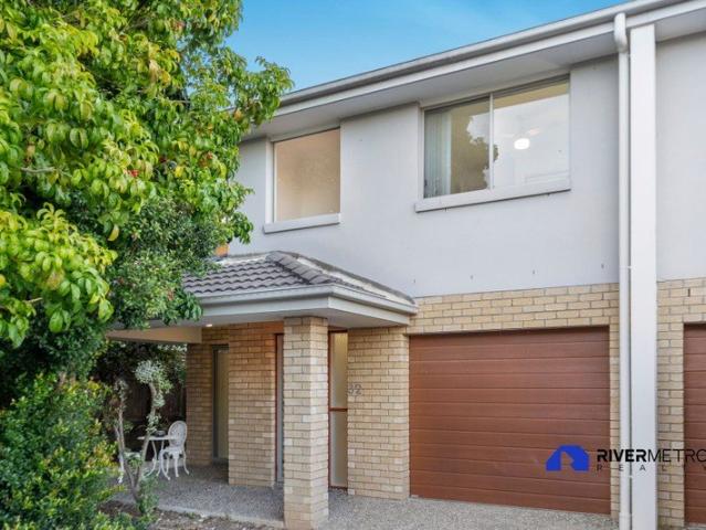 Modern, Spacious & Private Townhouse in a Resort Style Gated Community