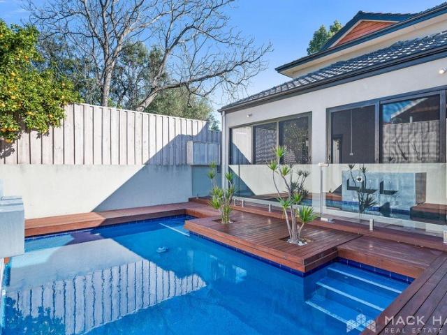 MODERN & SPACIOUS QUALITY HOME WITH STUNNING OUTDOOR ENTERTAINING AREA