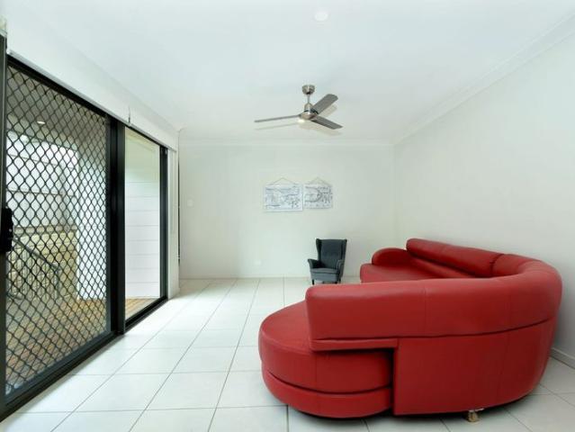 Modern Spacious Town House Glenvale