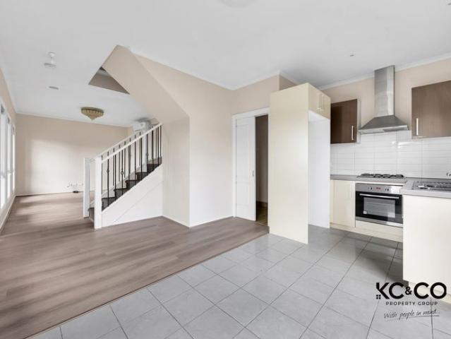 Modern & Spacious Townhouse in a Convenient Location