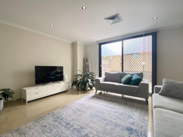 Modern & Spacious Townhouse in a Convenient Location