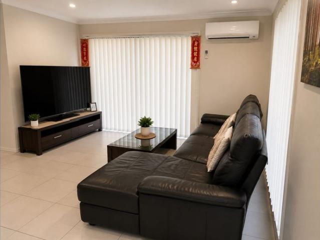 Modern & Spacious Townhouse in a Convenient Richlands Location unfurnished