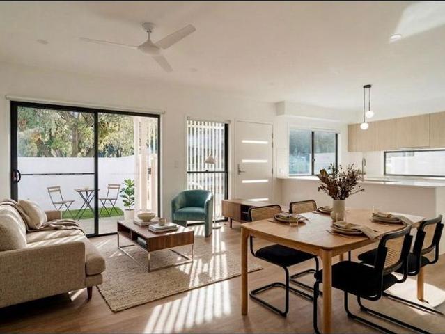 Modern & Spacious Townhouse In A Prime Location