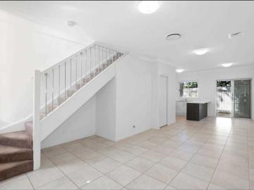 Modern, Spacious Townhouse in a Prime Penrith Location