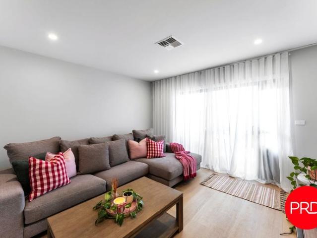 Modern & Spacious Townhouse in Googong