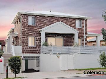 Modern Spacious Townhouse With Huge Garage