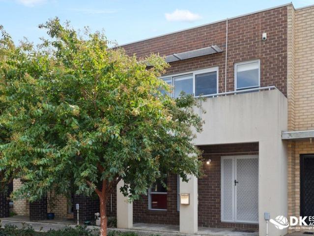 MODERN & SPACIOUS TOWNHOUSE