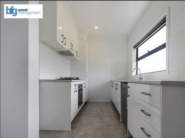 Modern & Spacious Three Bedroom Townhouse