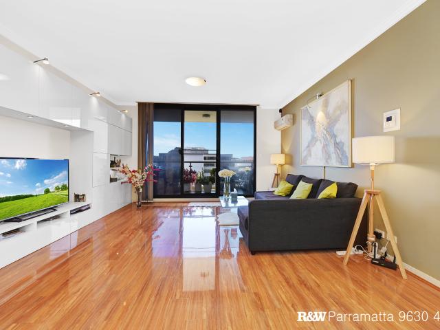 Modern, Spacious Unit with Park Views Lifestyle and Convenience at your door step