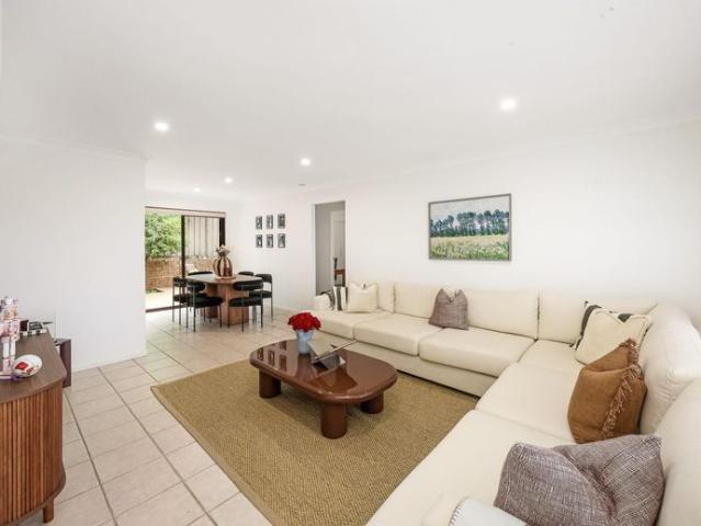 Modern & Spacious Villa Style Living in a Convenient Location