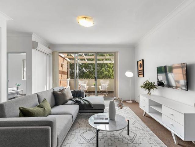 Modern split level 2 Bedroom Apartment