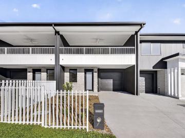Modern Split Level Living with Expansive Alfresco, District Views & Solar
