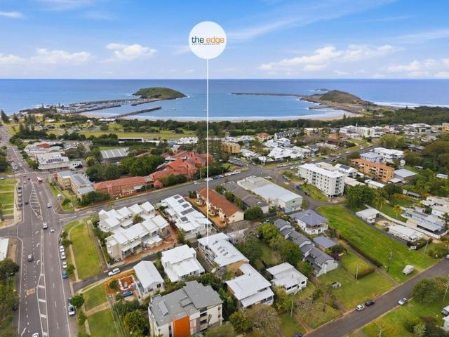 Modern Split Level Townhouse in a Prime Jetty Location.
