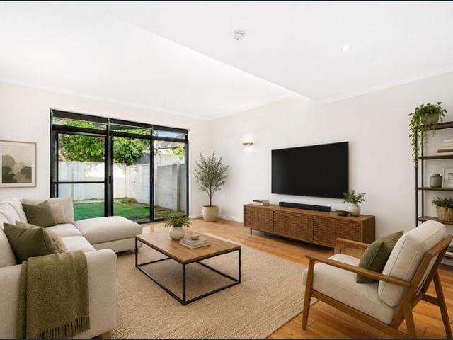 Modern Split Level Townhouse in the Heart of Crows Nest