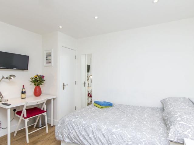 Modern Student Studio in Bristol Centre