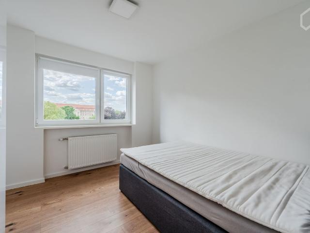 Modern studio near school, Berlin Amsterdam Apartments for Rent