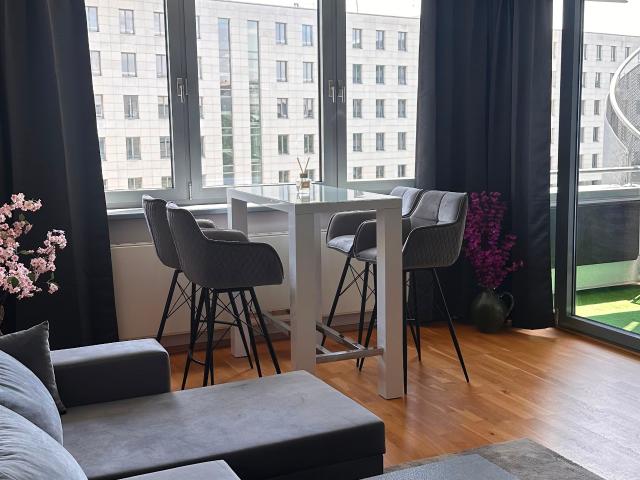Modern studio apartment with balcony & panoramic view in Düsseldorf Golzheim