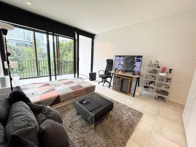 Modern Studio Apartment with Car Space in Award Winning Central Park