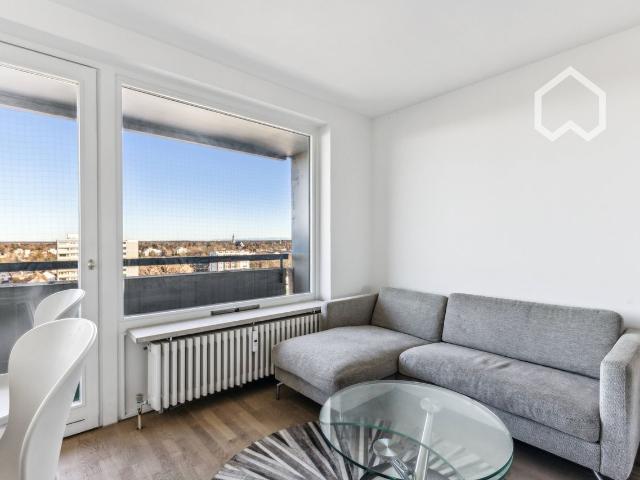 Modern Studio Apartment with Panoramic Views in München, Munchen Amsterdam Apartments for Rent
