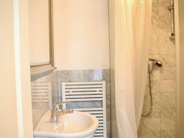 Modern Studio Apartment with Terrace – Fully Furnished, No Deposit, Cleaning Service, City Registration!, Mulheim an der Ruhr Amsterdam Apartments for Rent
