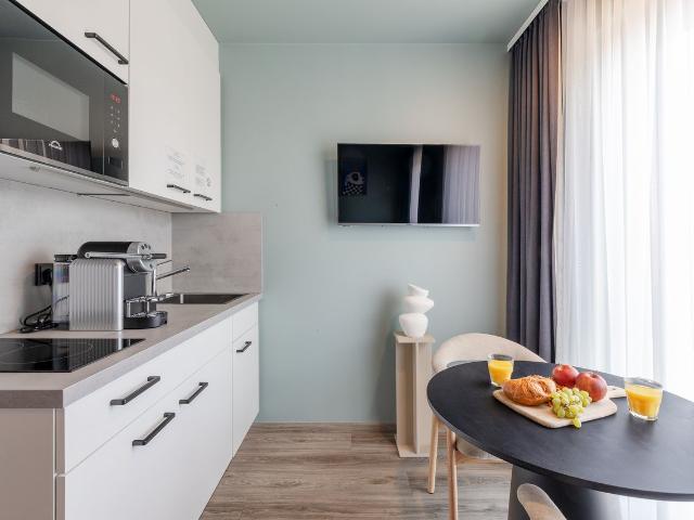 Modern Studio apartment with weekly cleaning in munich east, near U2, Munchen Amsterdam Apartments for Rent