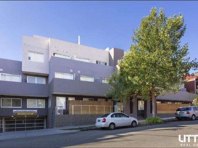 Modern studio apartment in prime Hawthorn location