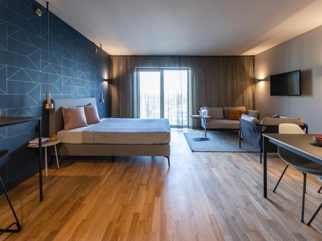 Modern Studio Apartment right at the Airport