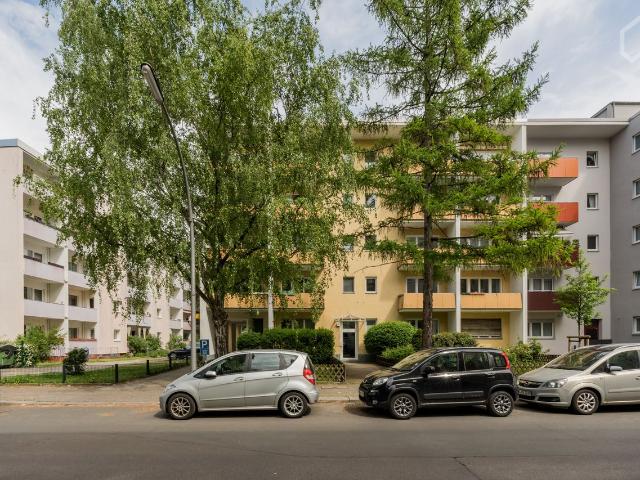 Modern studio brand new with a large balcony on Bayerischer Platz, Berlin Amsterdam Apartments for Rent