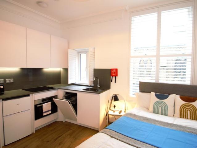 Modern Studio Close to Glucester Road Station !