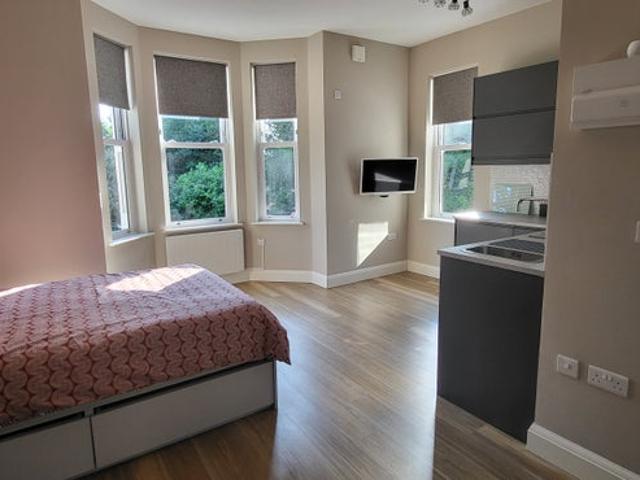 Modern Studio Epsom Bills Included
