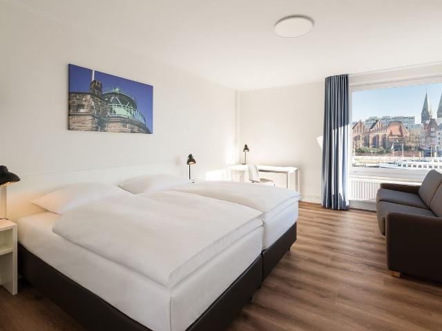Modern studio for up to 2 persons on the banks of the Weser with panoramic view of the historic old town, directly in the centre of town, Bremen Amsterdam Apartments for Rent