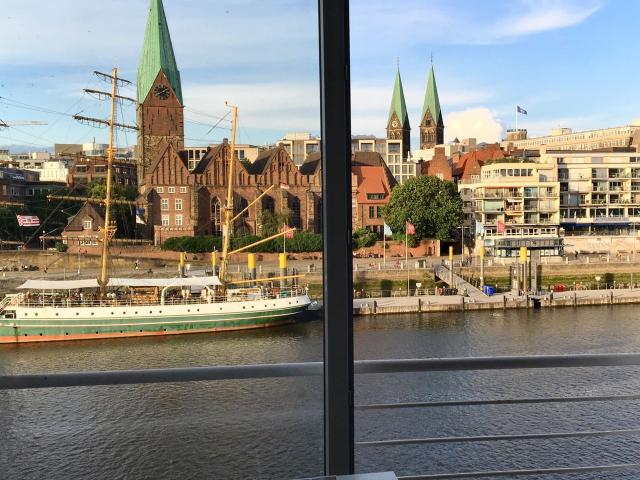 Modern studio for up to 2 persons on the banks of the Weser with panoramic view of the historic old town, directly in the centre of town, Bremen Amsterdam Apartments for Rent