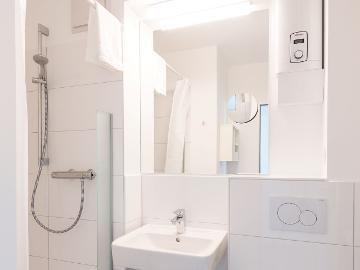 Modern studio for up to 2 persons on the banks of the Weser with panoramic view of the historic old town, directly in the centre of town, Bremen Amsterdam Apartments for Rent