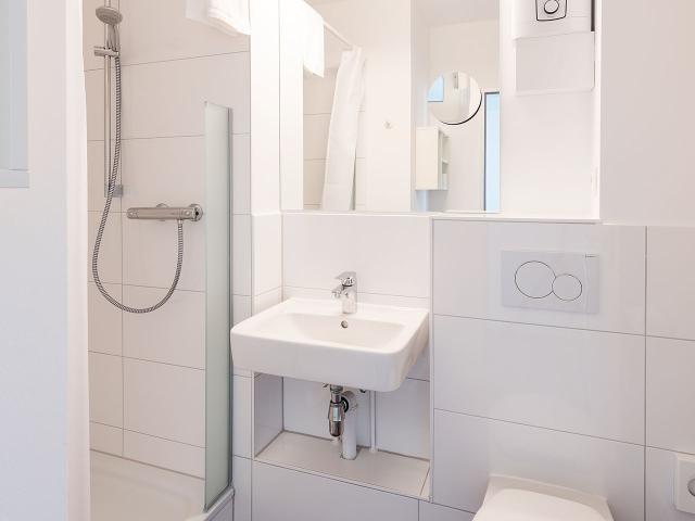 Modern studio for up to 2 persons on the banks of the Weser with panoramic view of the historic old town, directly in the centre of town, Bremen Amsterdam Apartments for Rent