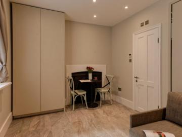 Modern studio in central London Has an Apartment