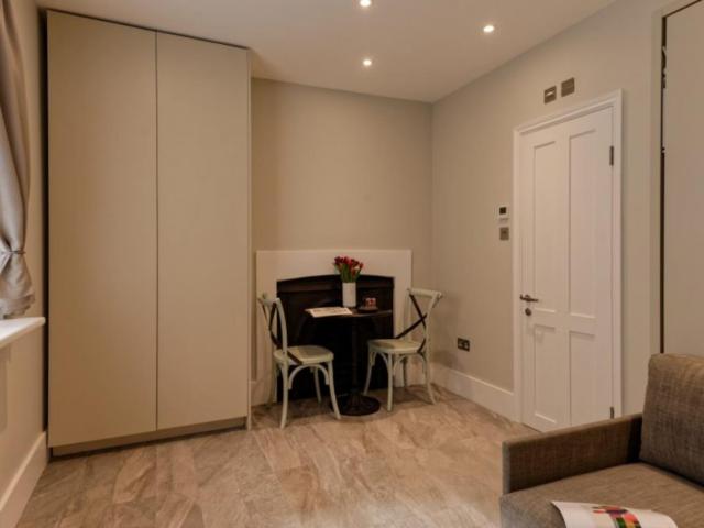 Modern studio in central London Has an Apartment