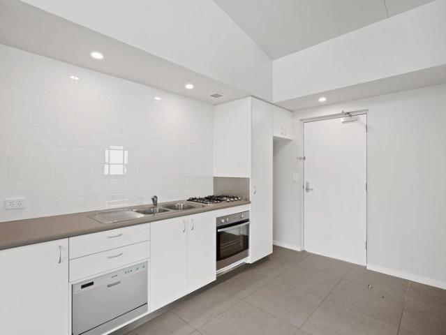 Modern Studio in Great Location