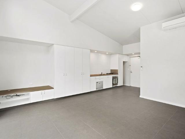 Modern Studio in Great Location