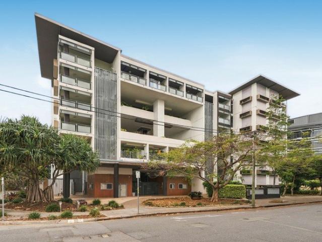Modern Studio Living with Panoramic Views