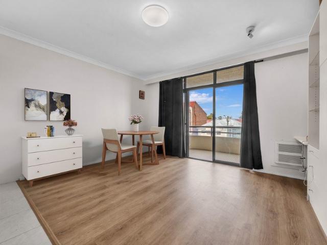 Modern Studio Living in the heart of MAROUBRA JUNCTION