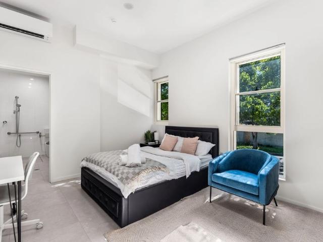 Modern studio living in the heart of Stanmore