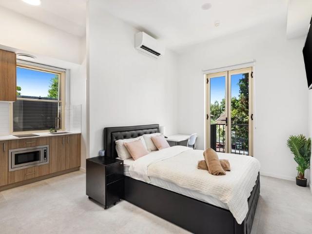 Modern studio living in the heart of Stanmore