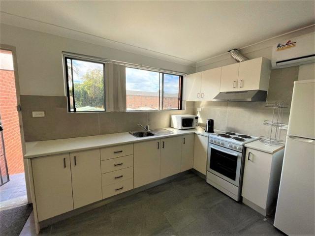 Modern Studio Living Private Access & Ultra Convenient Location
