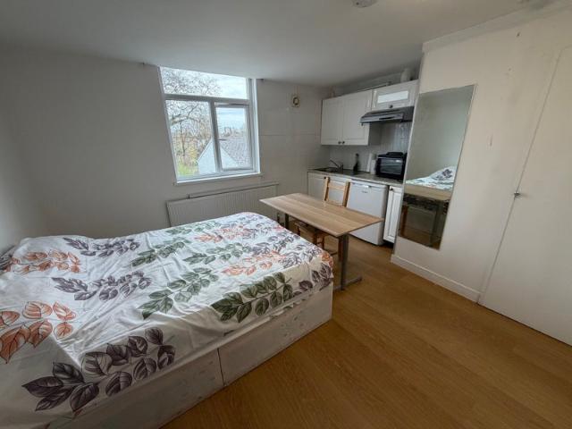 Modern Studio Rectory Road Station *ALL BILLS