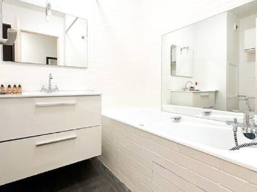 Modern Studio with AC near Montparnasse Station, Paris Amsterdam Apartments for Rent