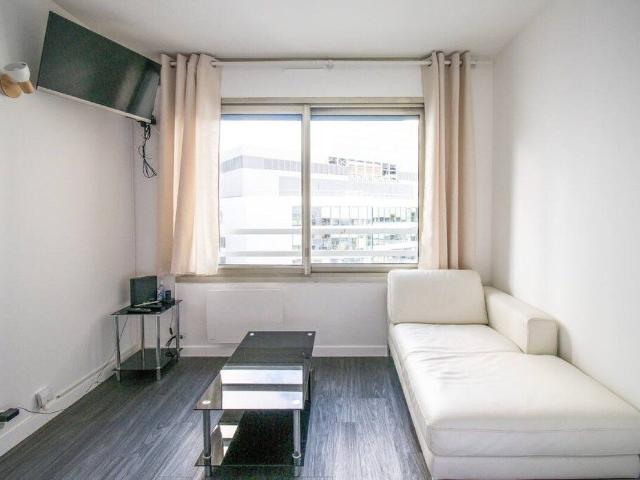 Modern Studio with AC near Montparnasse Station, Paris Amsterdam Apartments for Rent