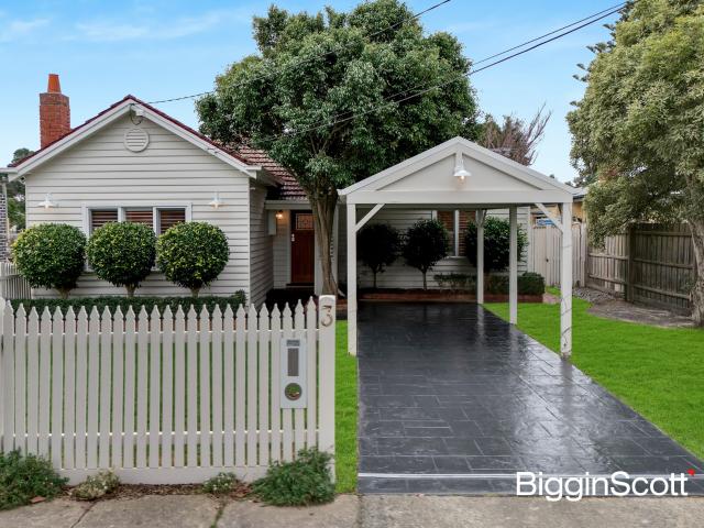 Modern Style and Easy Living in a Quiet Frankston Location