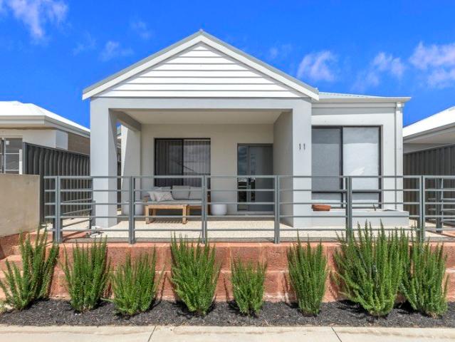 Modern style, easy living & a lakeside lifestyle
