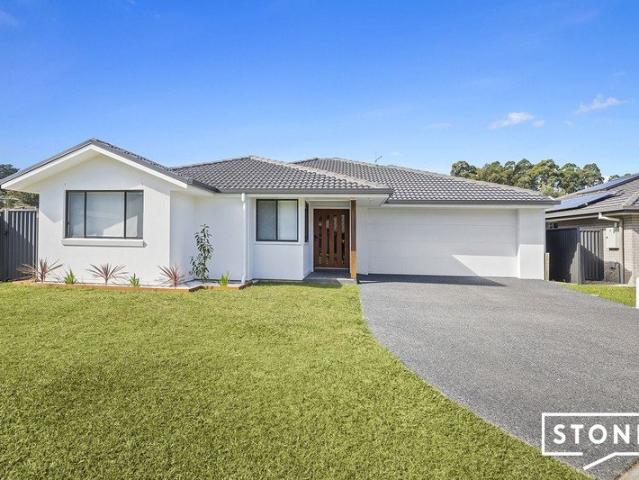 Modern & Stylish 4 Bedroom Home in Quiet Cul de sac